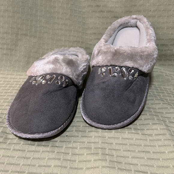 Shoes - New memory foam grey scuff slippers with jewels M